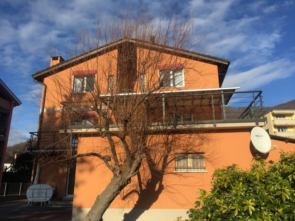 Umbau: Einfamilienhaus mit Garten und Carport in Torricella - Tessin